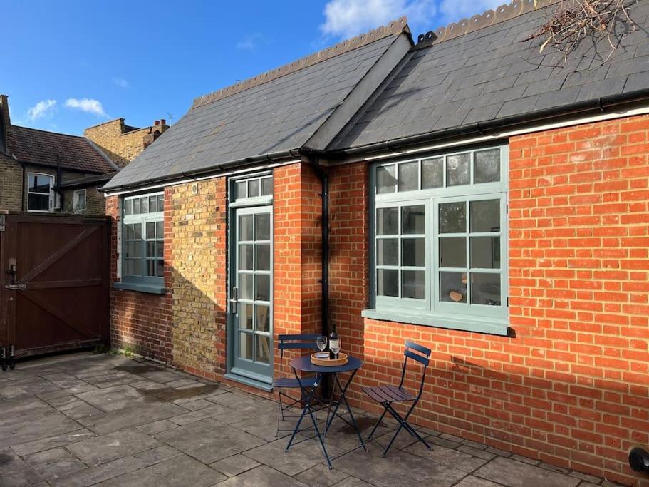 Forge Cottage - Pretty 1 Bedroom Cottage With Free Off Street Parking Лондон Экстерьер фото