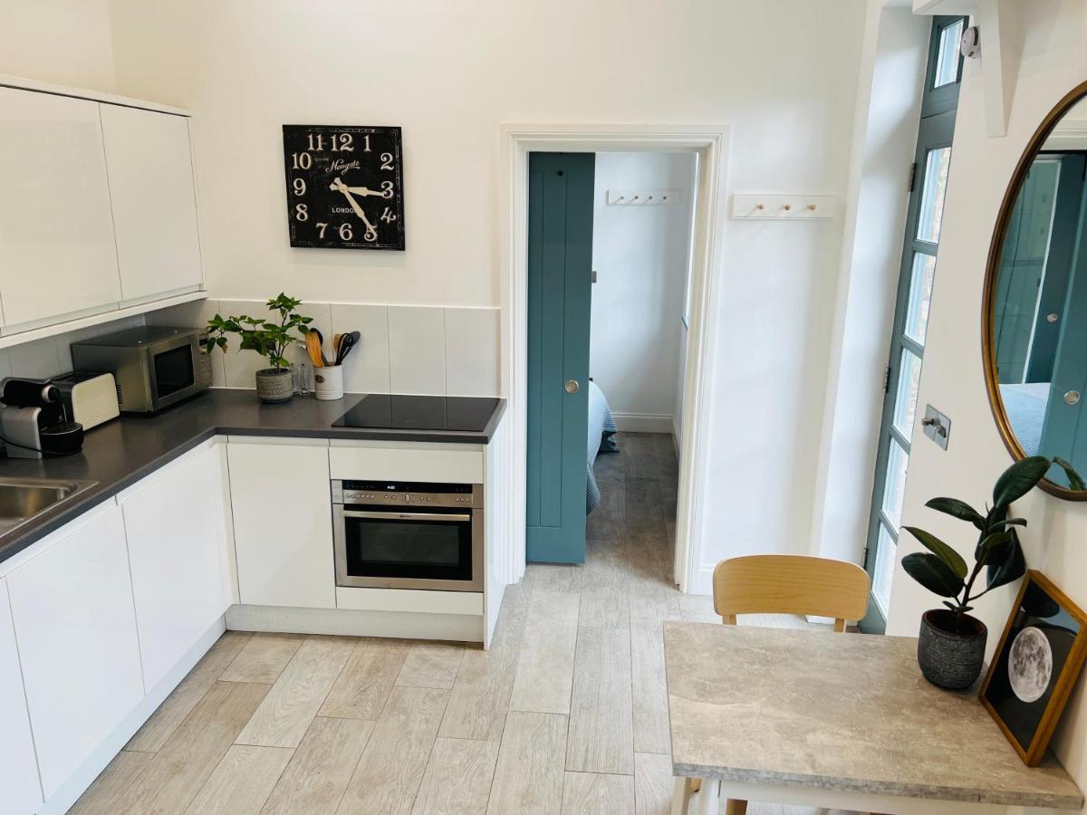 Forge Cottage - Pretty 1 Bedroom Cottage With Free Off Street Parking Лондон Экстерьер фото