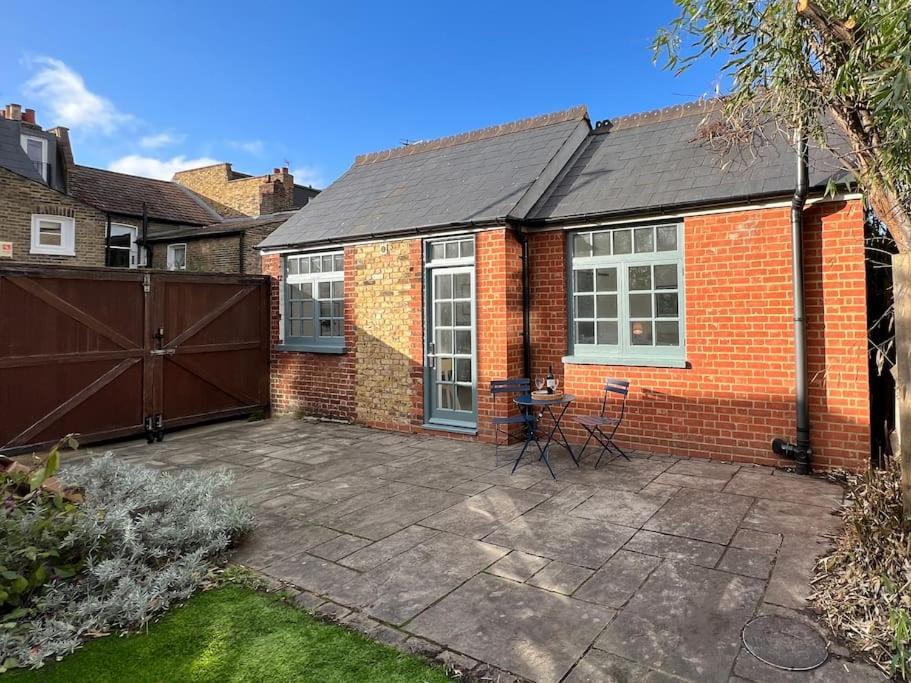 Forge Cottage - Pretty 1 Bedroom Cottage With Free Off Street Parking Лондон Экстерьер фото